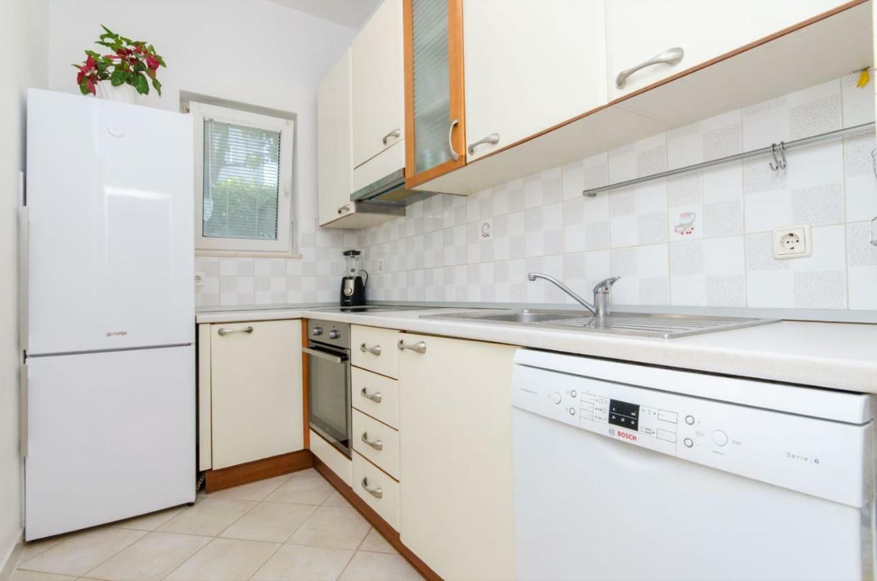 Holiday Apartment With Garden Kaštela エクステリア 写真