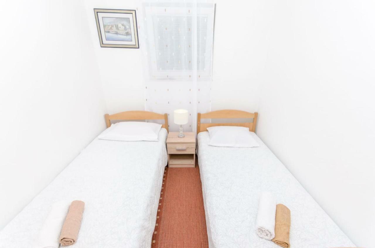 Holiday Apartment With Garden Kaštela エクステリア 写真