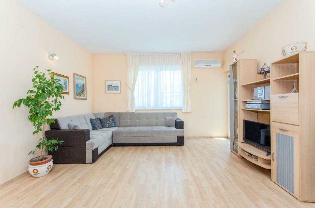 Holiday Apartment With Garden Kaštela エクステリア 写真
