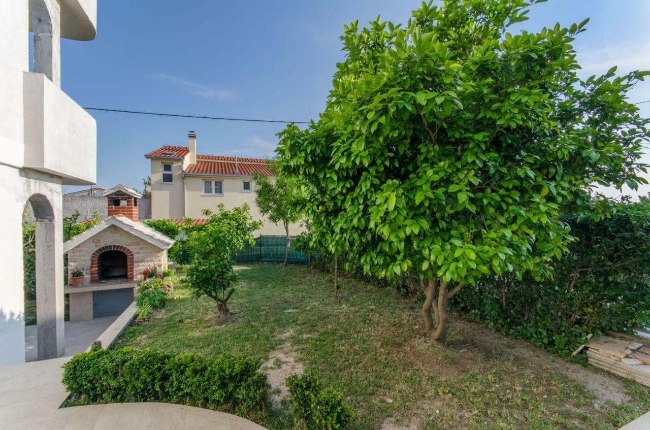 Holiday Apartment With Garden Kaštela エクステリア 写真