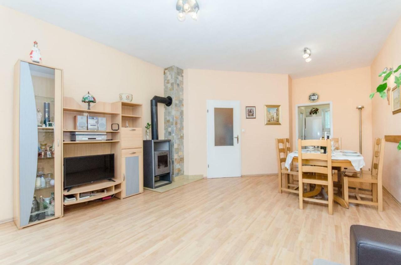 Holiday Apartment With Garden Kaštela エクステリア 写真