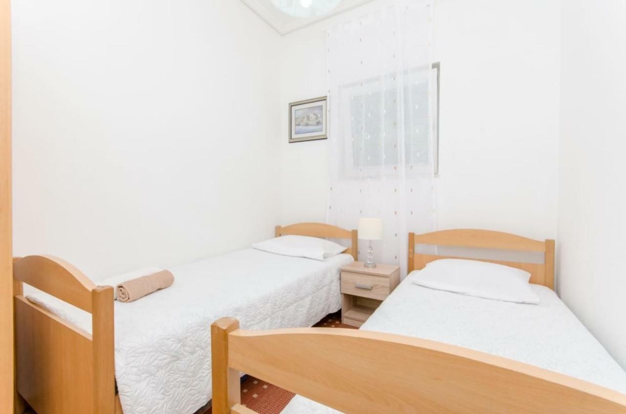Holiday Apartment With Garden Kaštela エクステリア 写真